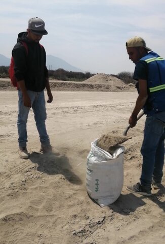 el ing Damian comenta que los taludes se encuentran erosionado y que no sera aceptado el trabajo. Se le comenta que el material no es apto para teraplen y requeria su mejoramiento. por lo tanto, se toma una muestra de material para analizar en laboratorio