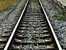 Développement du rail. Le rail prend le dessus sur les routes . 109 km de voie ferrés construites par an .