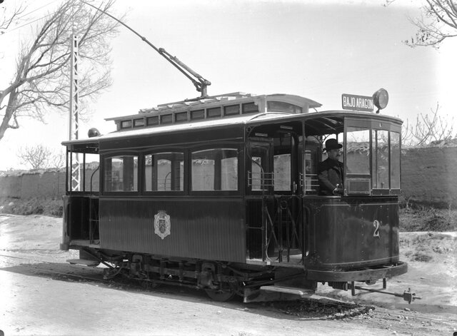 Primer tranvía eléctrico en Berlín por Werner Von Siemens.