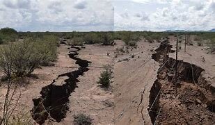 El suelo se rompe por la alta precion a la que estaba sometido saliendo lava del nucleo pero en el otro continente no paso nada.