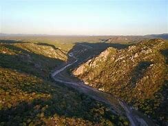 El los lagos y rios se evapora.