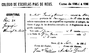 Es trasllada a Barcelona per estudiar arquitectura.