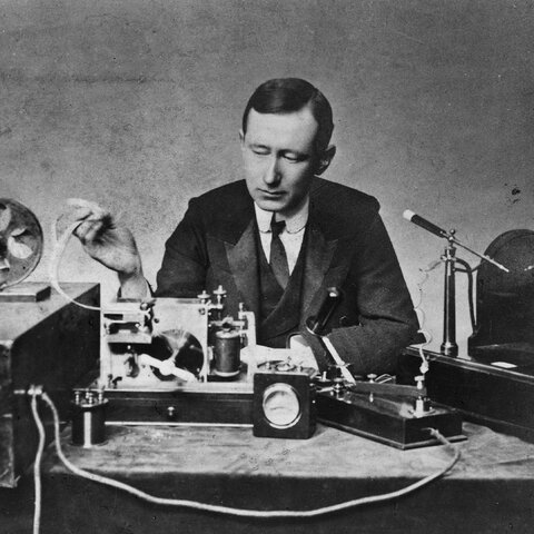Invención de la radio por Nikolas Tesla