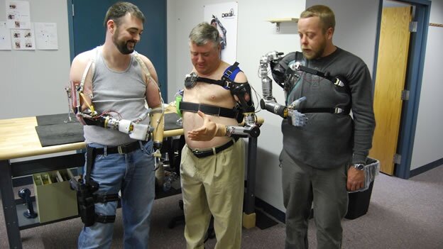 Brazo robótico con 26 articulaciones