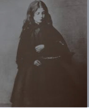 Elisabeth is caught for stealing a bonnet and a dress-7 shillings