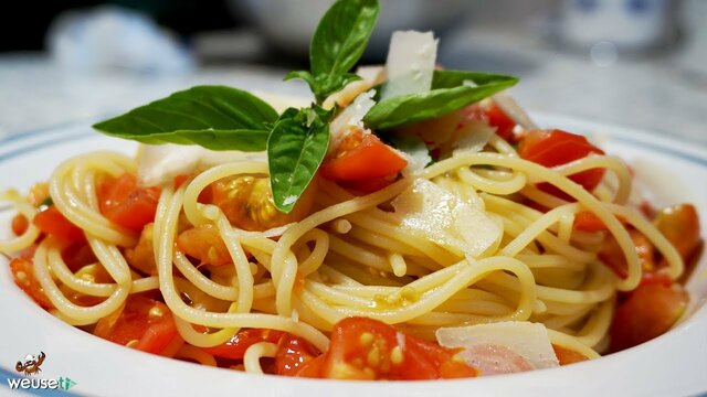 Ho mangiato gli spaghetti al  pomodoro