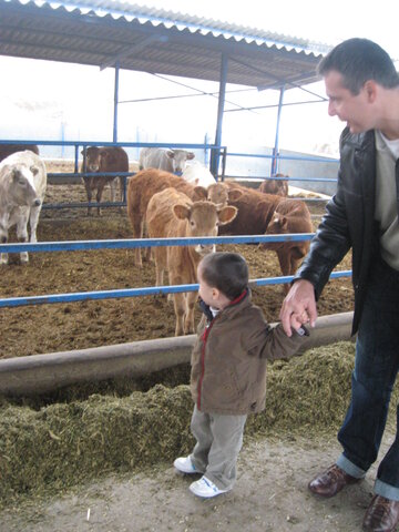 Visitan la primera granga.