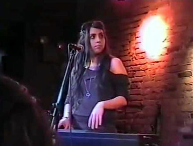 Sus primeras apariciones musicales