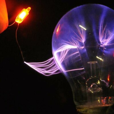 Timeline: LINEA DEL TIEMPO DE LA ELECTRICIDAD Y MAGNETISMO (KEVIN MONTOYA)