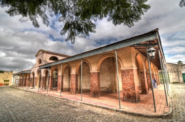 Construcción del mercado 18 de Julio