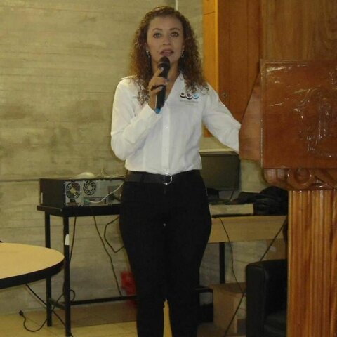 Mi mamá participa por primera vez en una contienda política.