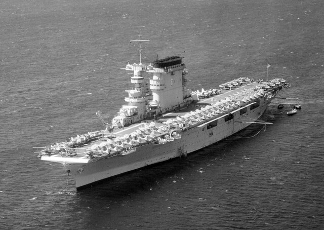 "USS Lexington" destruye defensas militares Argentinas.