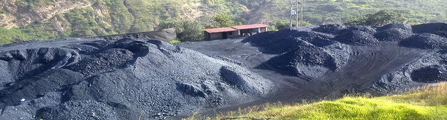 operador en un acopio de carbón