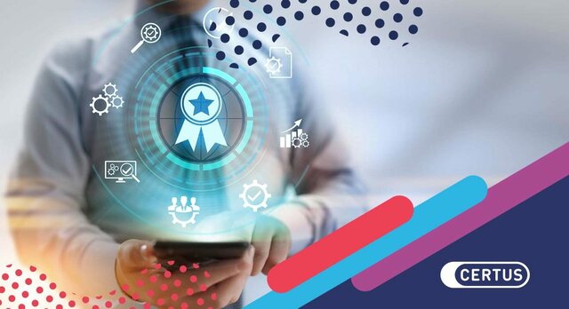 HABER OBTENIDO POR LO MENOS DOS CERTIFICACIONES