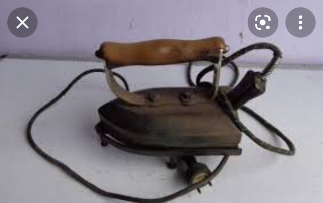 Primera plancha eléctrica