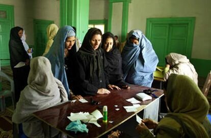 Les dones voten per primera vegada