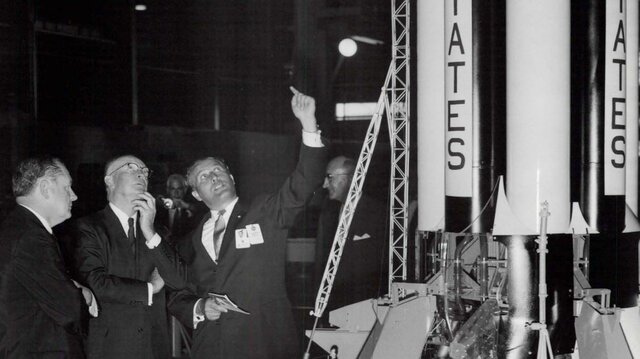 Estados unidos crea la NASA