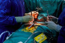 Se realiza el primer trasplante de corazón en México