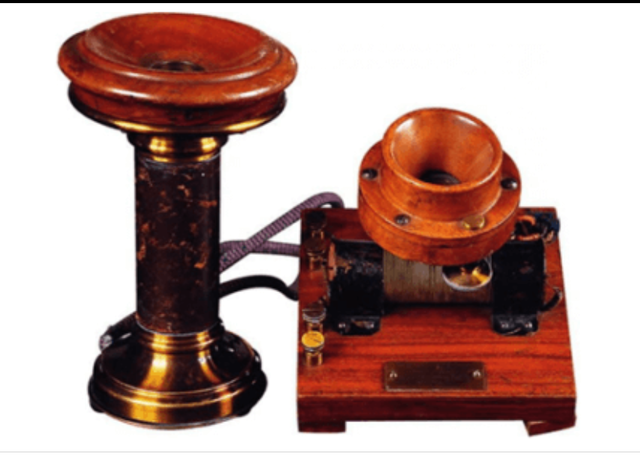 Antonio Menucci inventa el primer teléfono