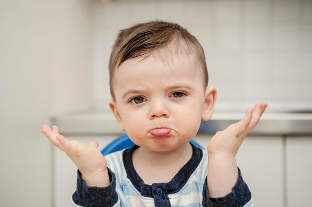 Asks simple questions (semantics)