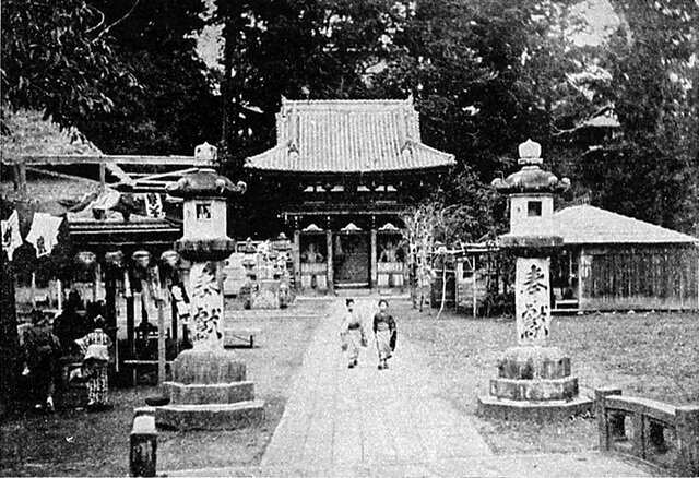 Japón comienza su industrialización con la era Meiji