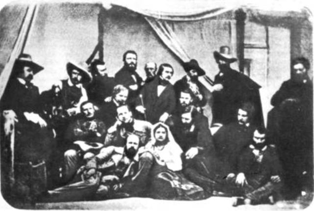 Н. В. Гоголь вступил в  группу русских художников