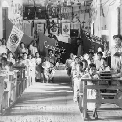 Timeline: Crisis y descentralización educativa