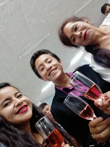 Celebrando Un Logro de Mami