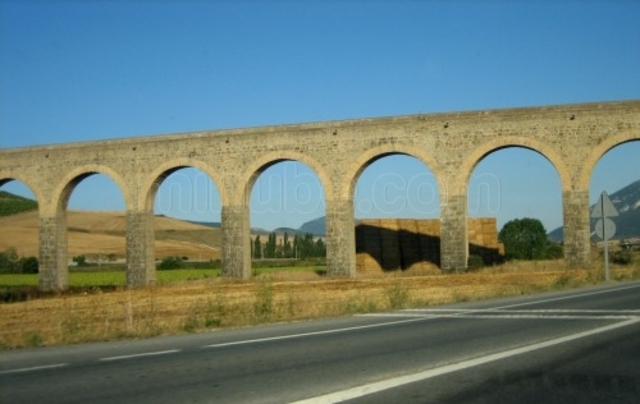 el acueducto de Noáin