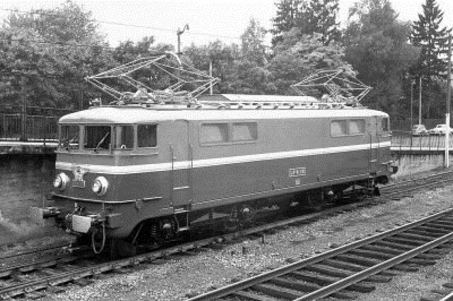 PRVA ELEKTRIČNA LOKOMOTIVA