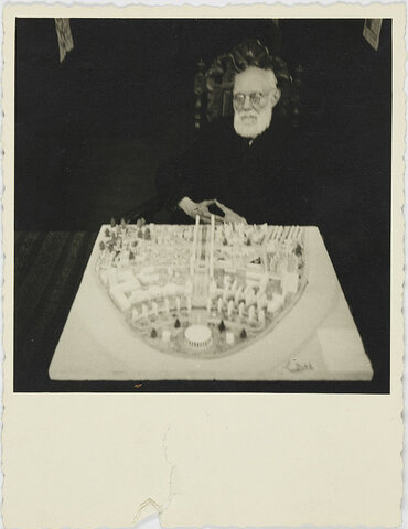 A Cidade Mundial (World City)