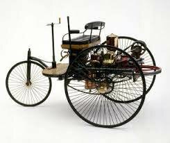 Automobil s benzinskim motorom