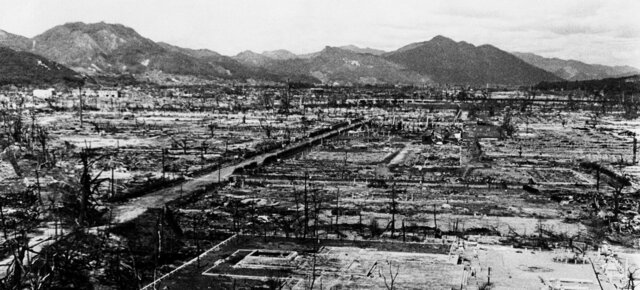 atomic bomb Hiroshima and Nagasaki