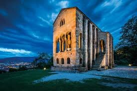 se crea el Reino de Asturias