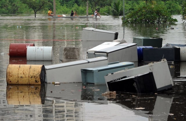 Bangkok Broadens Evacuation Orders as Floods Encircle Thailand’s Capital