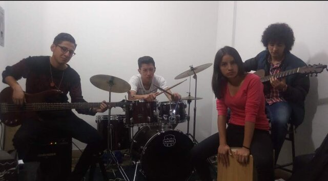 pertenecí a una banda de rock y bolero