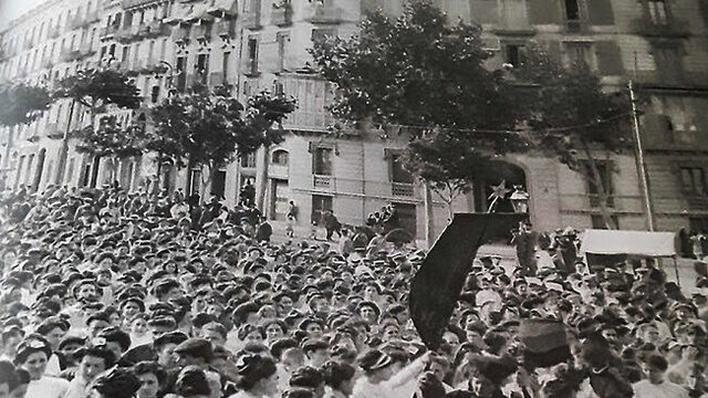 Apareixen les Lleis Racials per les quals els jueus perden els seus drets civils i polítics