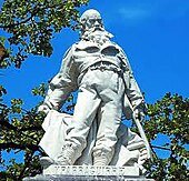 Iparragirren estatua jarri