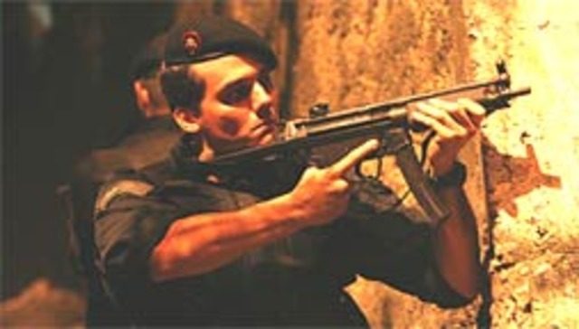 Tropa de Elite estreia nos cinemas