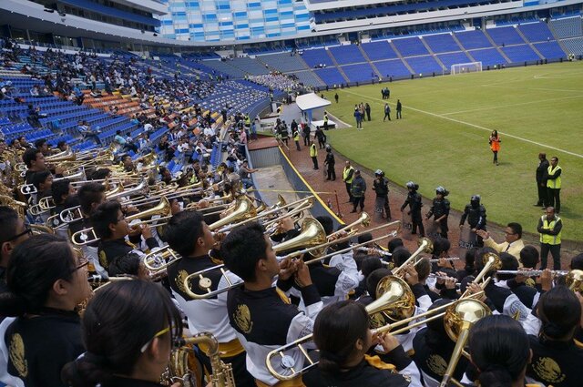 Forme parte del show en la inauguración del estadio del Puebla F.C.