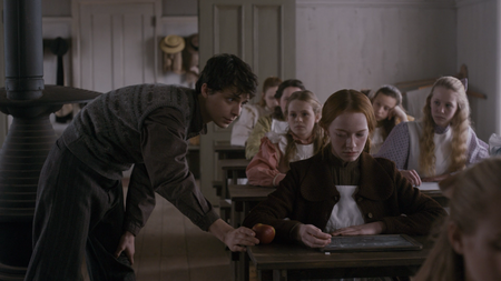 Anne va por primera vez a la escuela y conoce a Gilbert