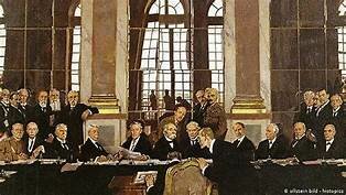 Tratado de Versalles (fin de la guerra de independencia de los Estados Unidos). España recupera Menorca y Florida.