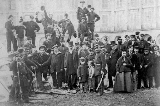 El 10 de agosto instauraron en París una Comuna revolucionaria que destituyó y arrestó al rey procediendo a la sistemática persecución de sus seguidores