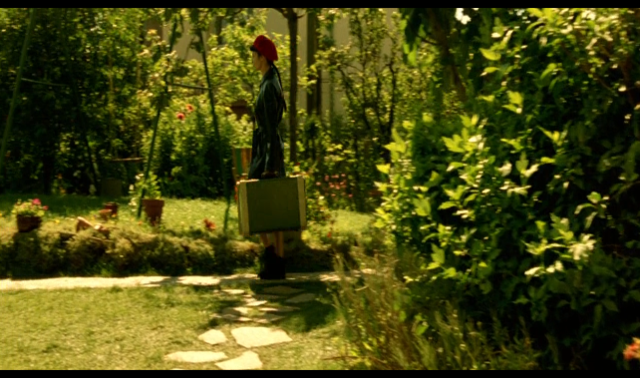 Amelie se marcha de la casa.