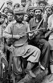 SURGEN INVASIONES Y REBELIONES