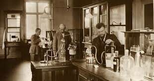 Descubrimiento de la Pasteurización por Louis Pasteur y su aplicación a la leche, vino y cerveza.