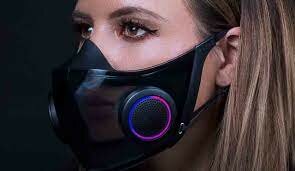 una mascarilla con micrófono