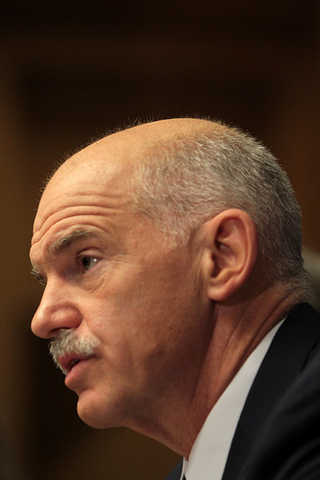 La Grèce sous surveillance, l'euro chute