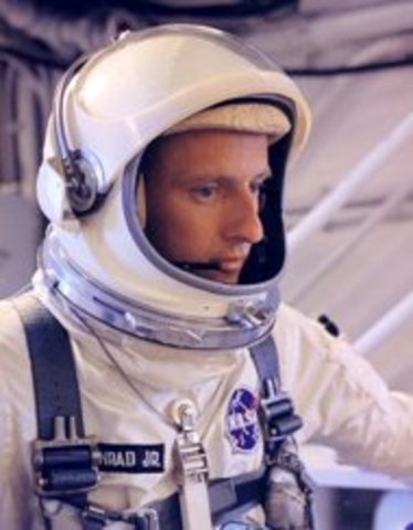 Homem brasileiro chega a lua pela primeira vez