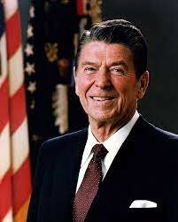 RONALD REGAN LLEGA A LA PRESIDENCIA